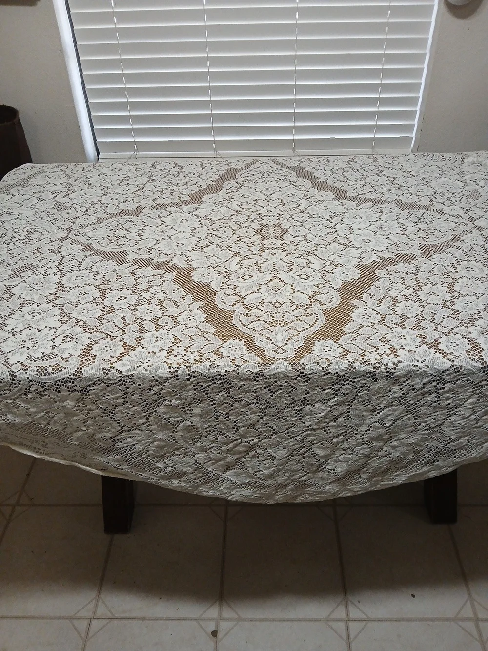 Vintage Quaker Style Lace Ecru/Beige Floral Tablecloth 66
